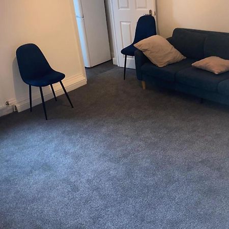 Happy Homes Stoke-on-Trent Экстерьер фото