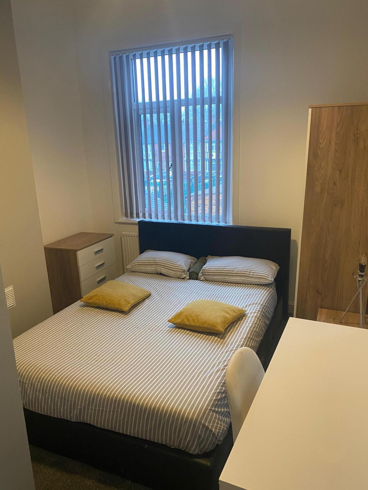 Happy Homes Stoke-on-Trent Экстерьер фото