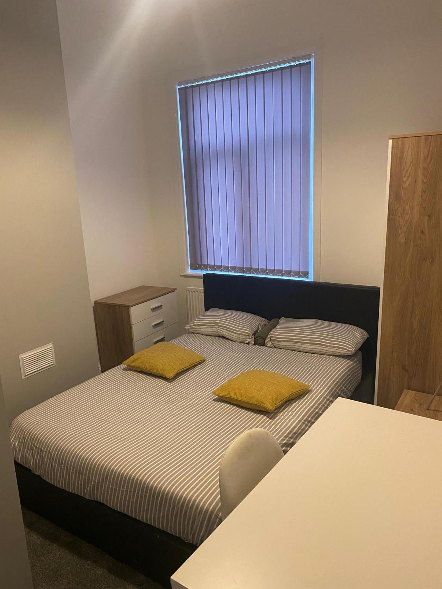 Happy Homes Stoke-on-Trent Экстерьер фото