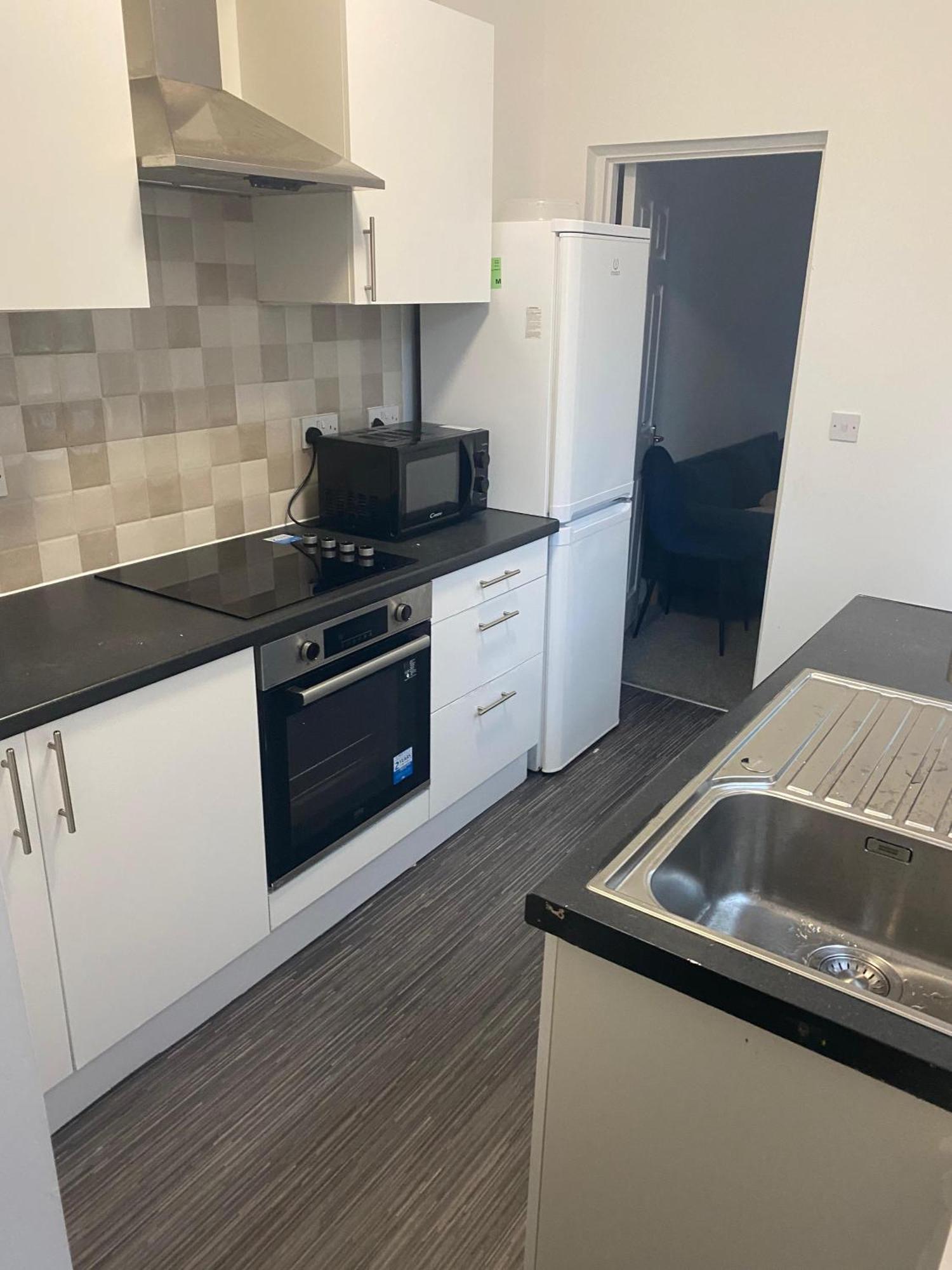 Happy Homes Stoke-on-Trent Экстерьер фото