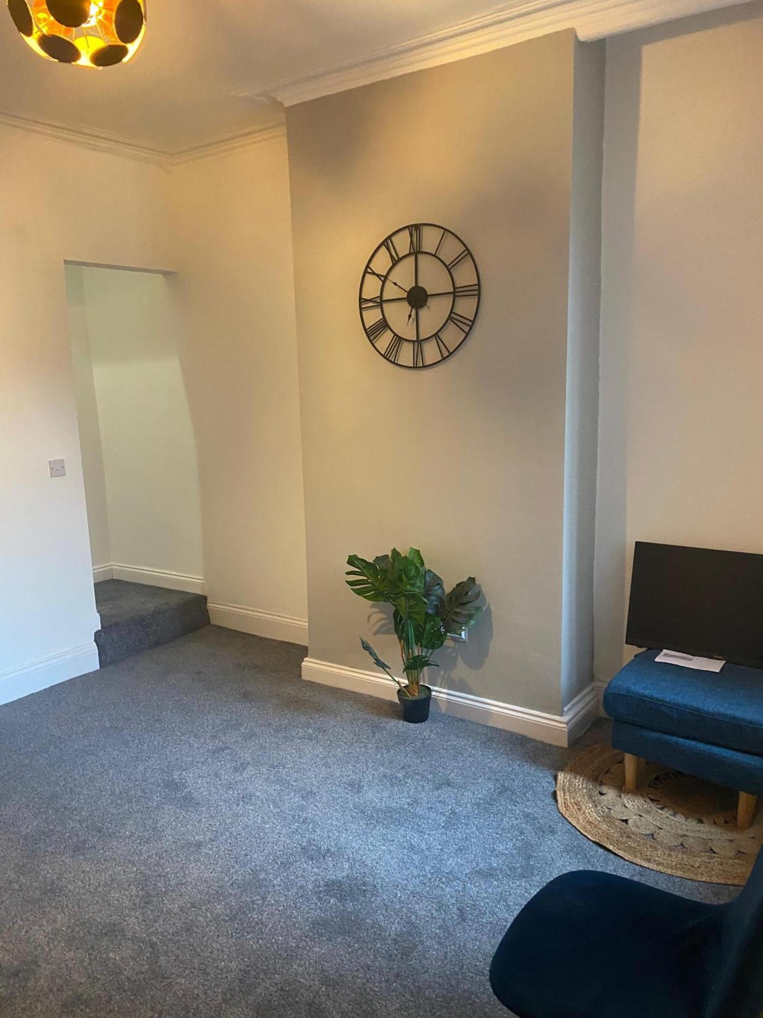 Happy Homes Stoke-on-Trent Экстерьер фото