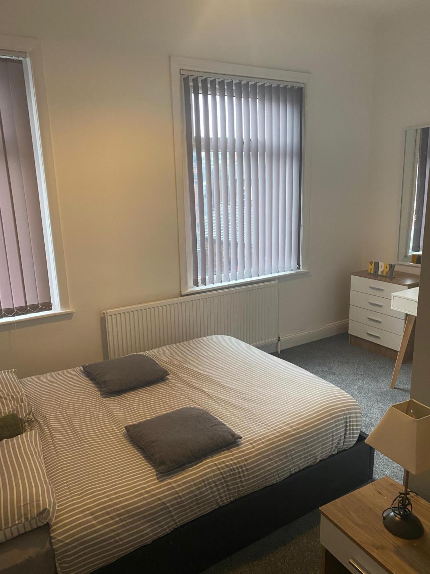 Happy Homes Stoke-on-Trent Экстерьер фото